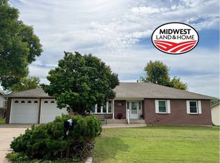 1307 Park Pl, Marysville, KS 66508
