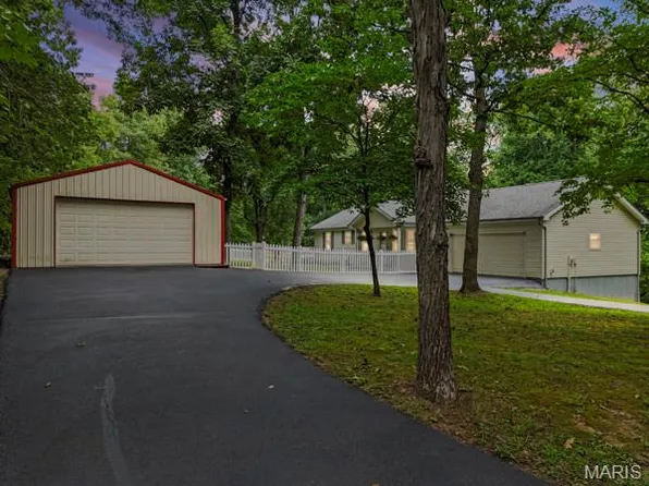 324 Bridlewood Rd, Festus, MO 63028