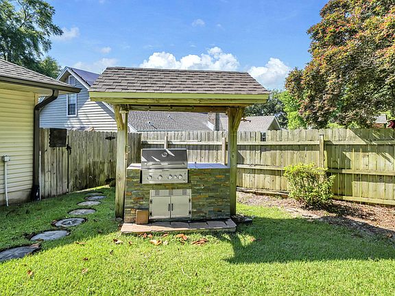 5th image of 2319 Canal Dr