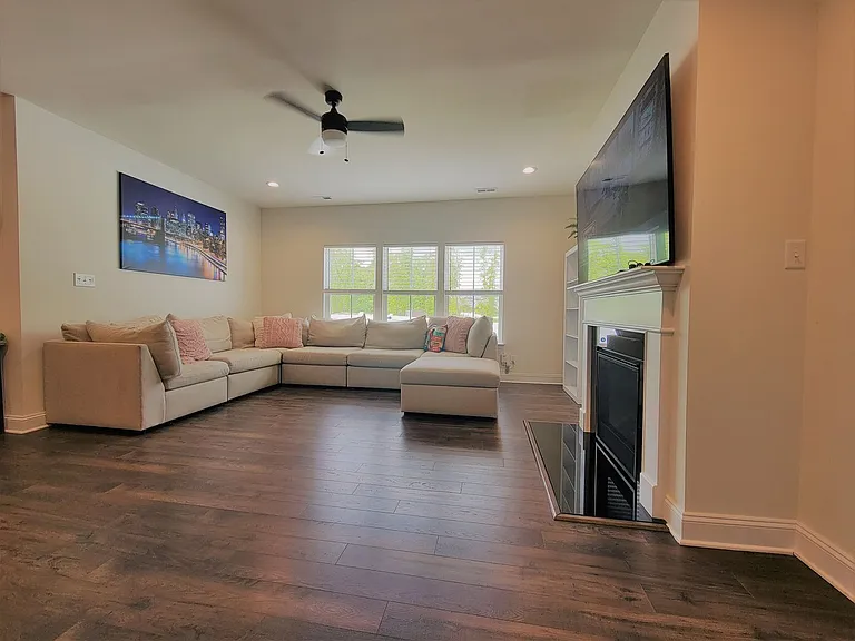 6904 Dunton Rd — Photo 10