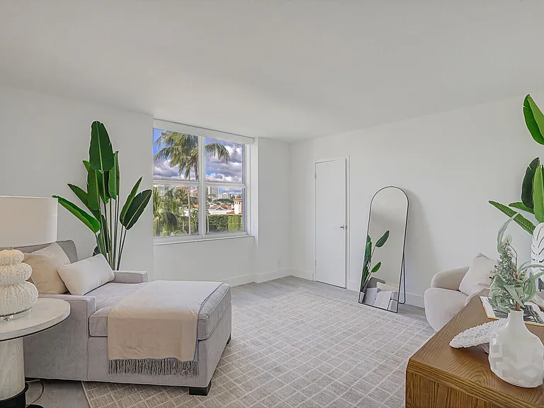 354 Chilean Ave #4D — Photo 10