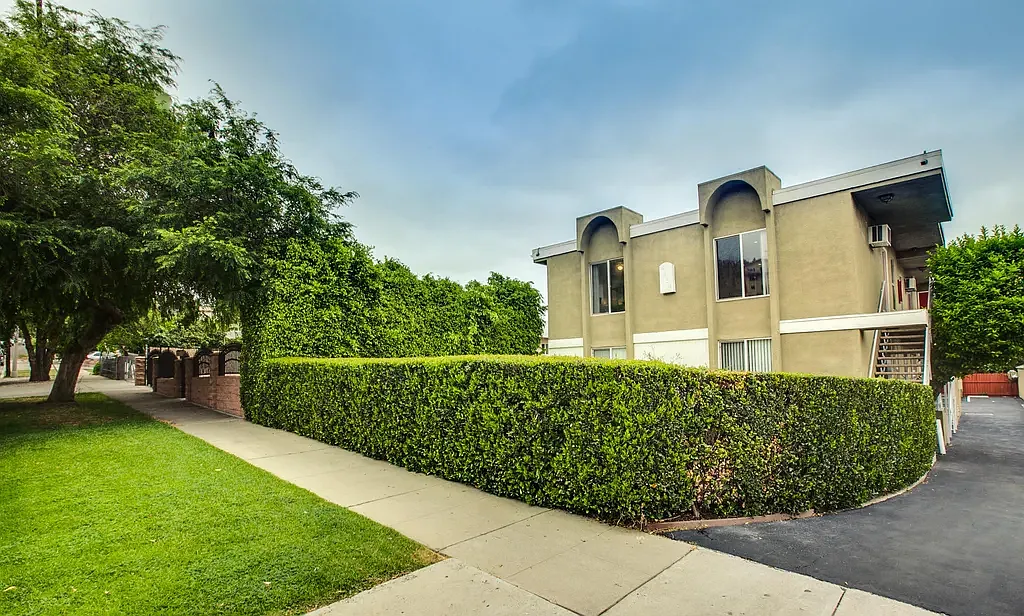 2 bed, 900 sqft, $2,525 — Photo 1
