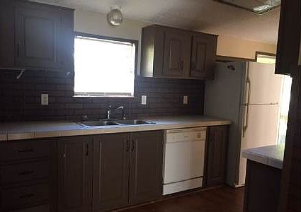 4th image of 241 NE Spivey Ln