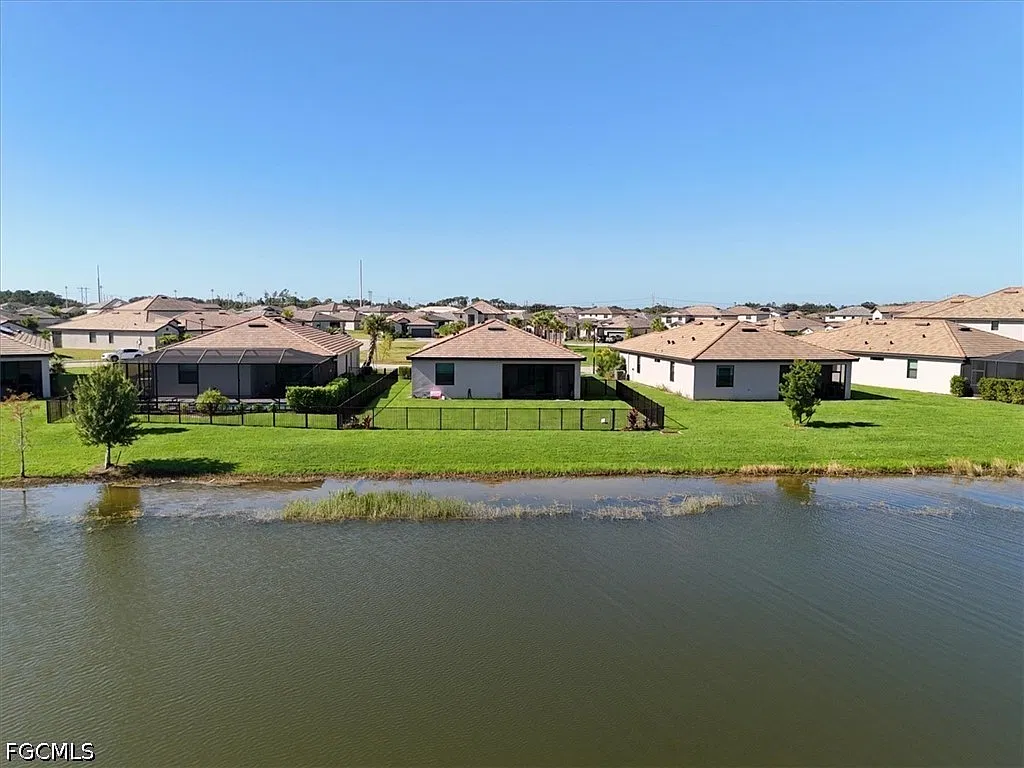 4 bed, 3.0 bath, 2032 sqft, $3,200 — Photo 4