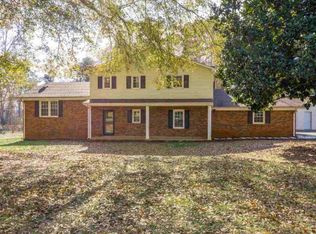 216 Timberland Cir, Wellford, SC 29385