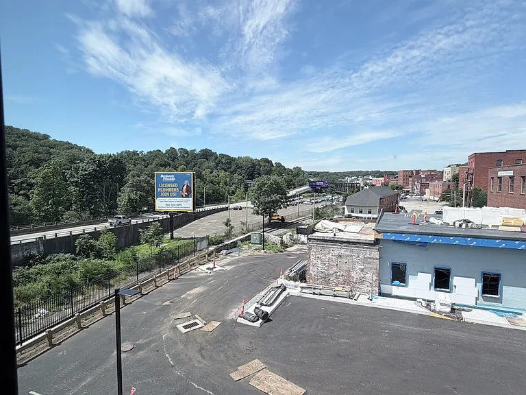 345 Main St — Photo 11