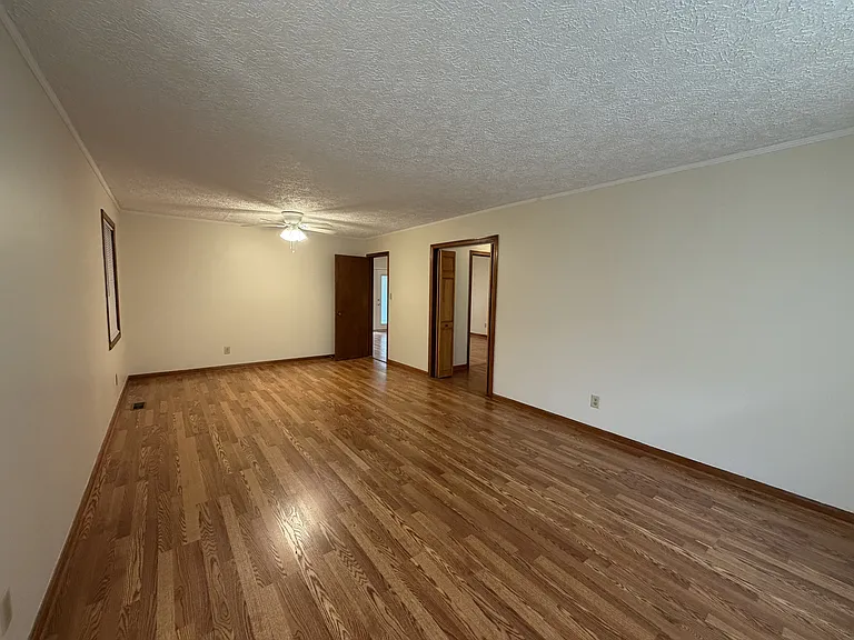 941 Harrington Dr — Photo 7