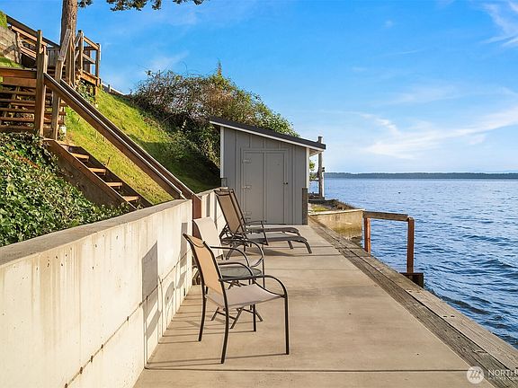 5th image of 19312 Soundview Drive NW