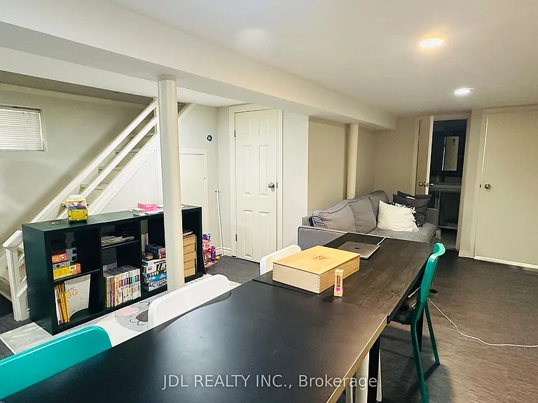 301 Old Orchard Grv — Photo 9
