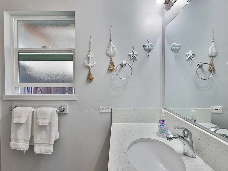 520 Delaware St — Photo 11
