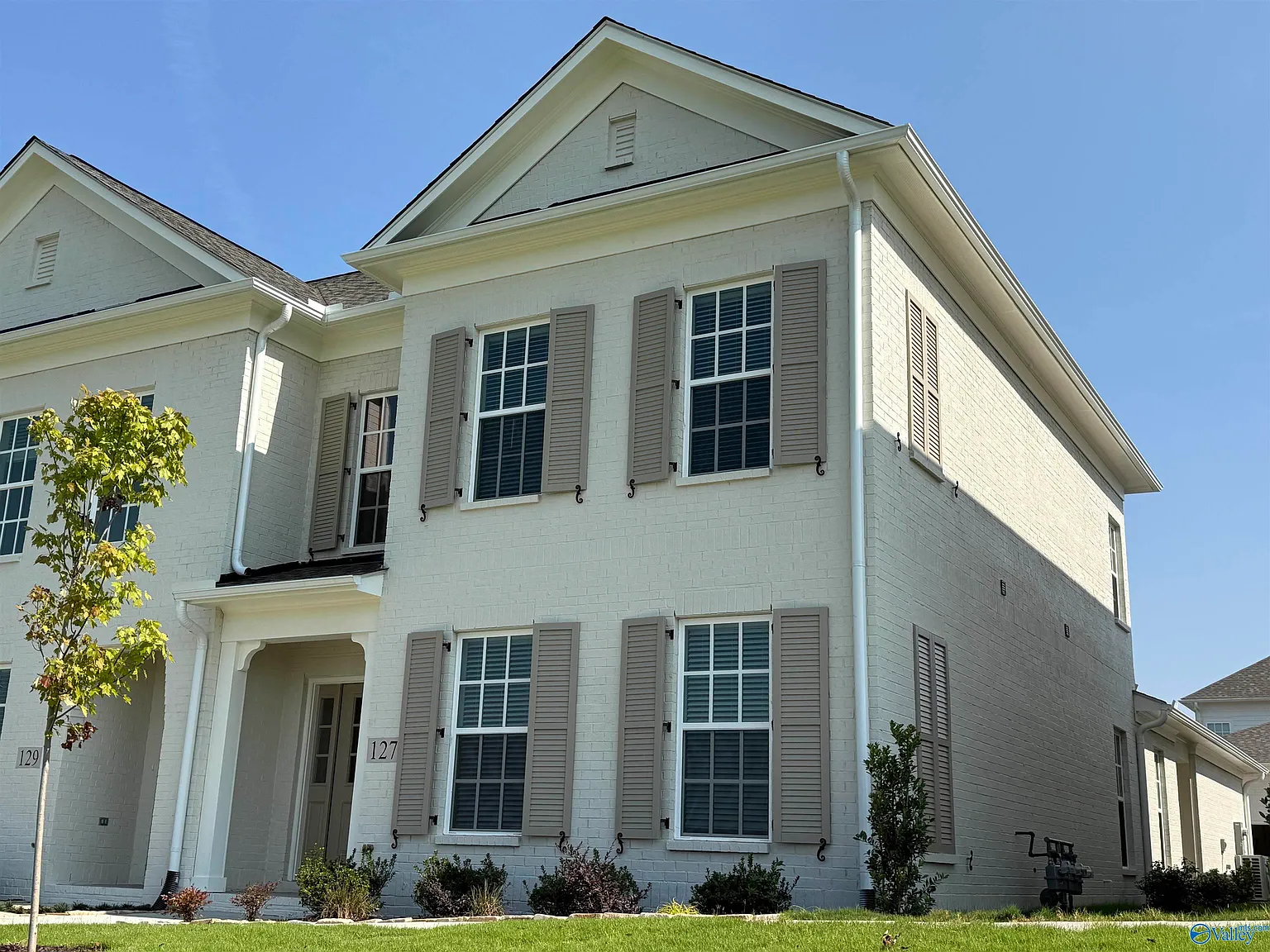 3 bed, 2.5 bath, 1829 sqft, $2,495 — Photo 1