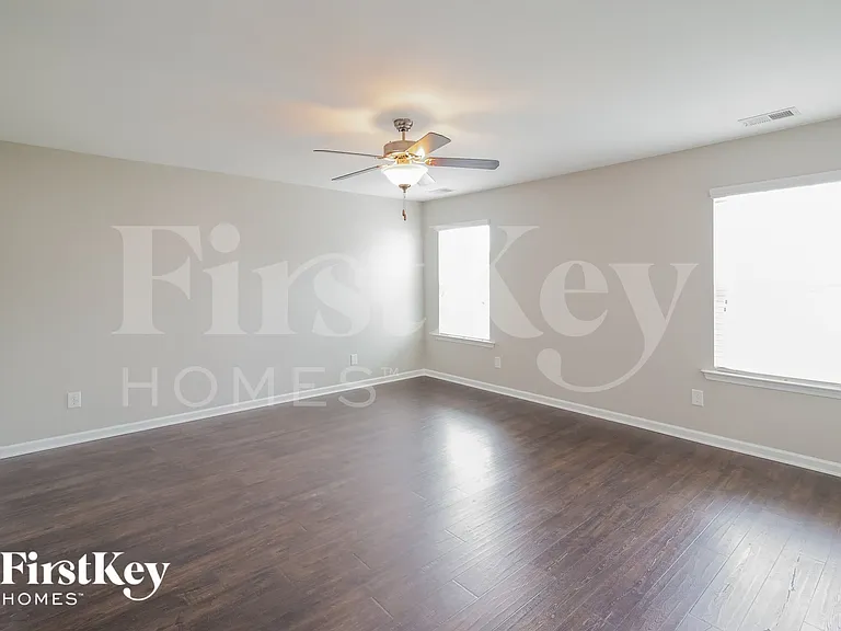165 Longford Dr — Photo 8