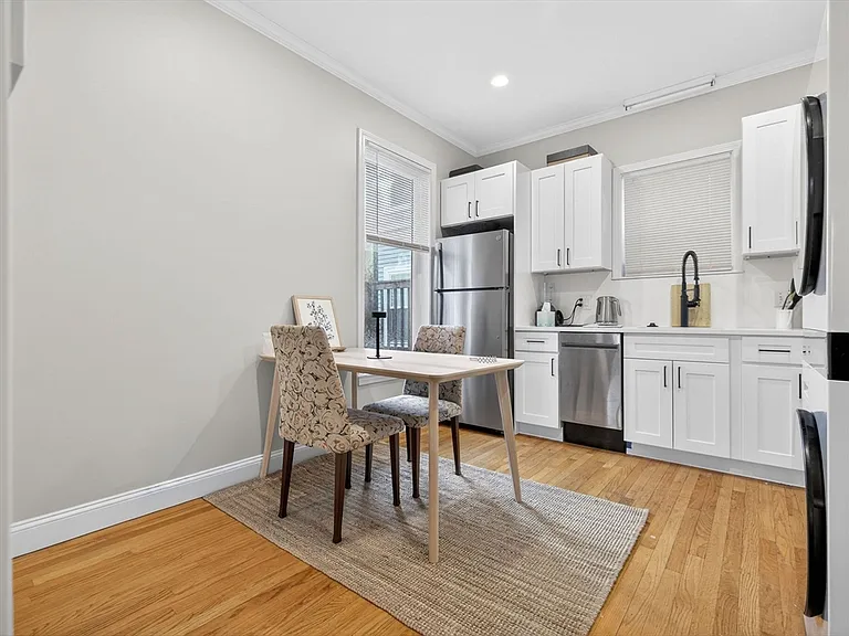 1576 Cambridge St #2R — Photo 2