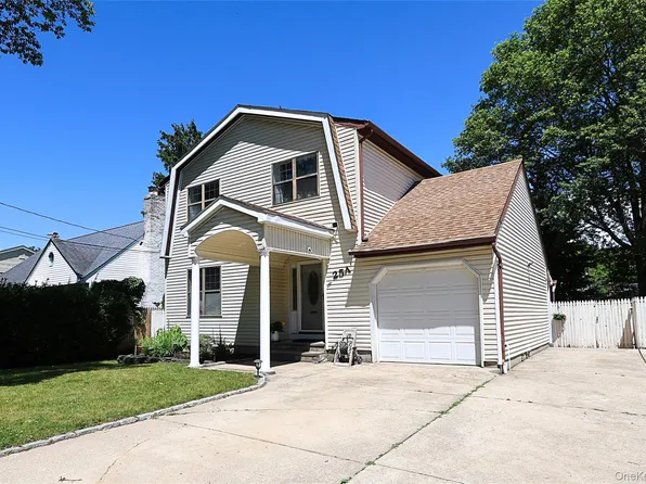 25A Reynolds Street #A, Huntington Station, NY 11746