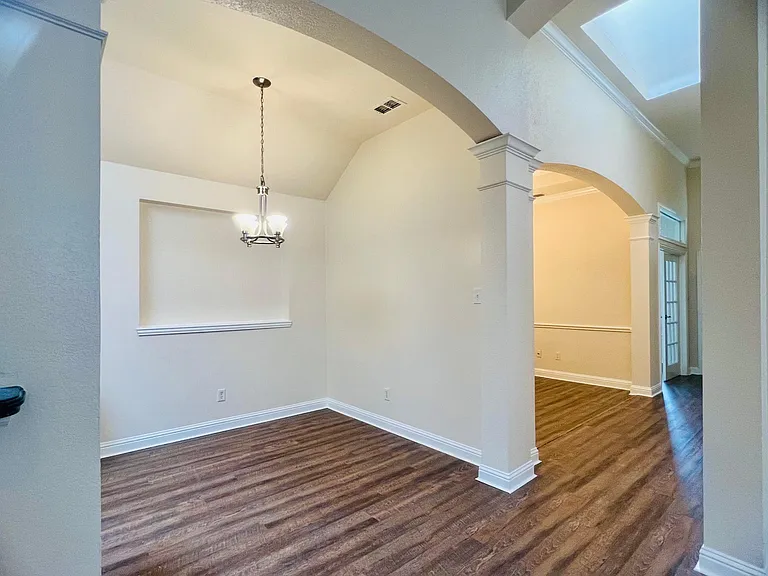 8101 Still Springs Dr — Photo 10