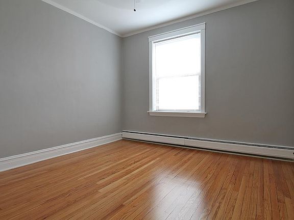 4th image of 910 N Austin Blvd APT 2A