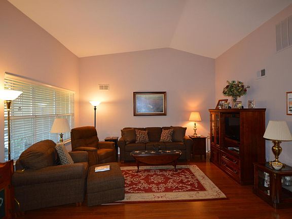 5th image of 1204B Thornbury Ln