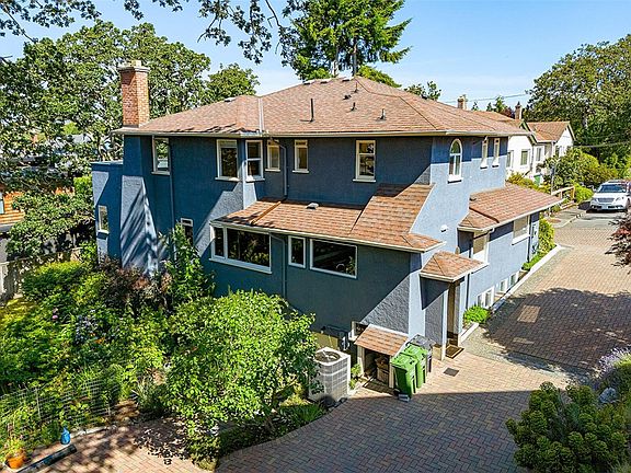 2nd image of 1 Briar Pl