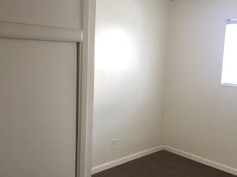 1 Bedroom on Ingraham Street blocks from the beach in Pacific Beach! — Photo 6