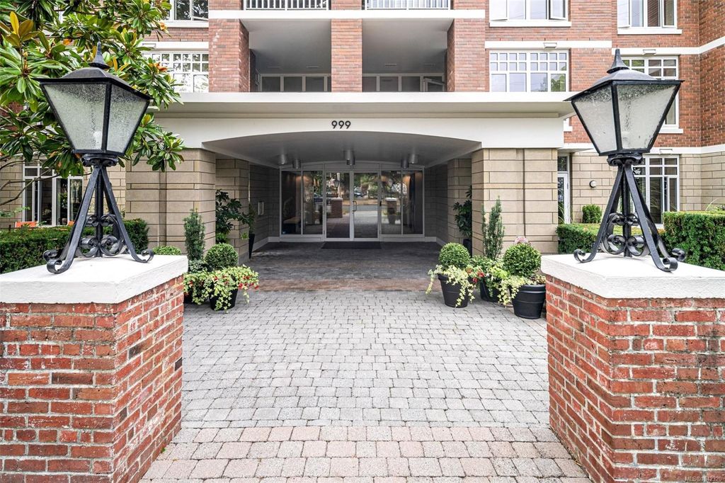 999 Burdett Ave #402, Victoria, BC - View 2