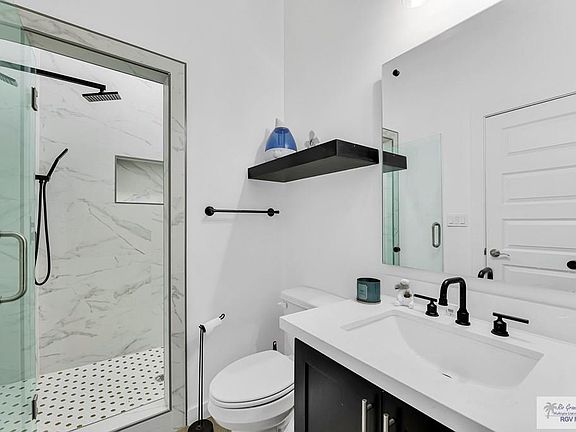4th image of 209 Suzanne Ct