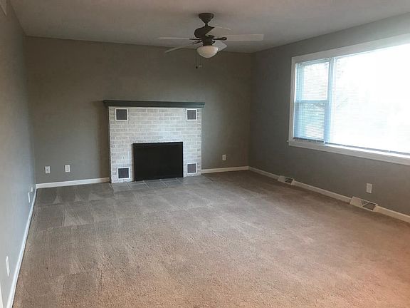Living room w/ fireplace