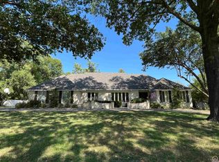 1124 Oxford Dr, Emporia, KS 66801