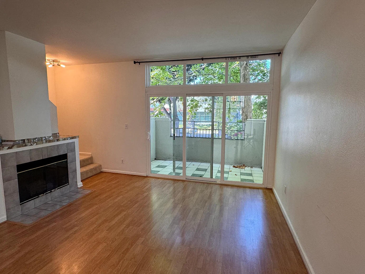 2 bed, 2.5 bath, 1150 sqft, $4,500 — Photo 4