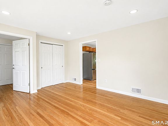 5th image of 216 Country Rd