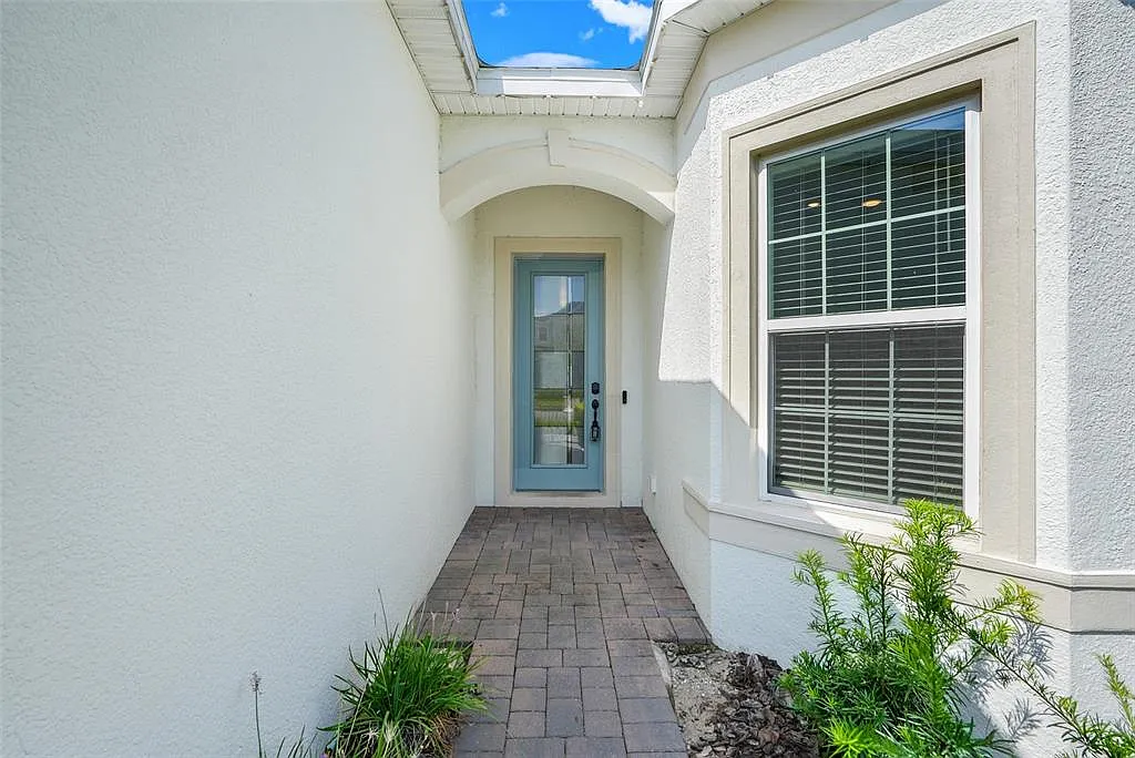 3 bed, 3.0 bath, 2258 sqft, $4,150 — Photo 4