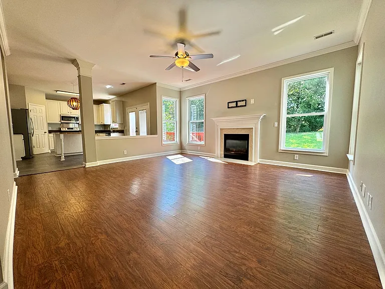 1321 Tilton Dr — Photo 10