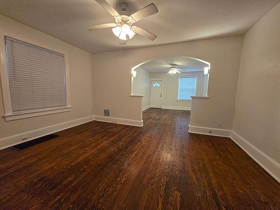 3rd image of 3927 Tholozan Ave