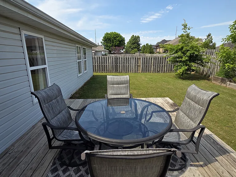 907 SW River Rock St — Photo 22
