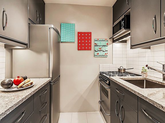 4th image of 225 E 36th St APT 14K
