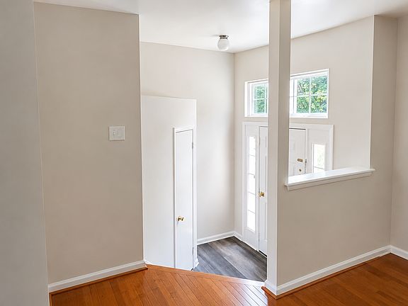 3rd image of 8121 Crabapple Ln