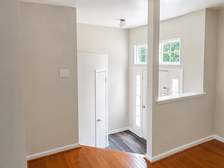 8121 Crabapple Ln — Photo 3
