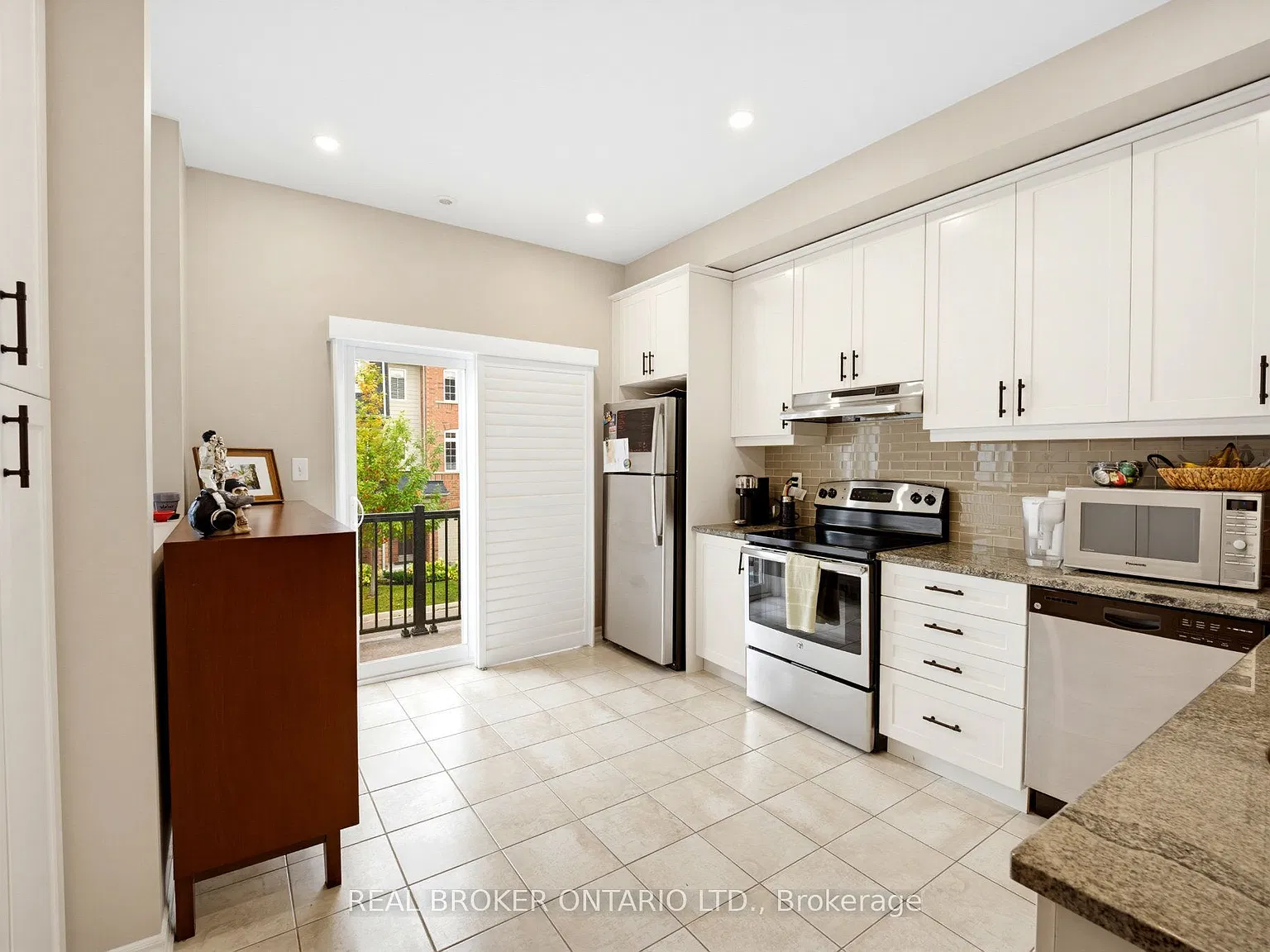 3 bed, $3,600 — Photo 3