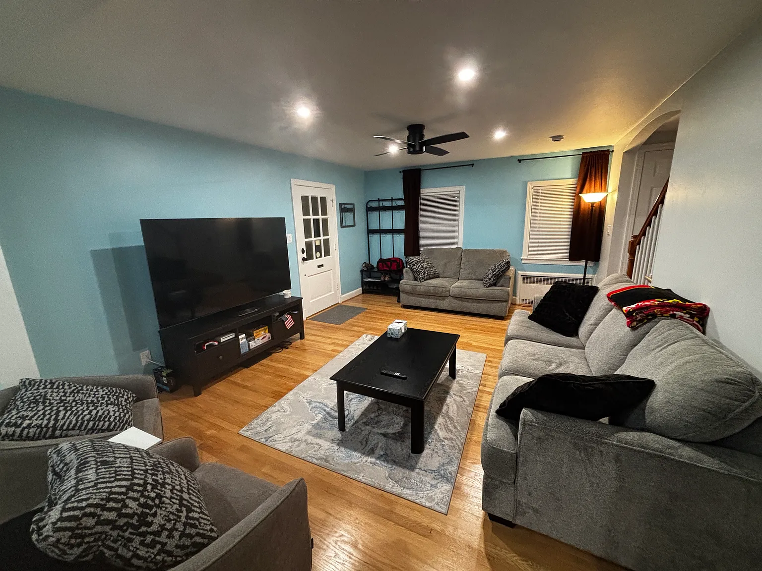 3 bed, 1116 sqft, $1,900 — Photo 2