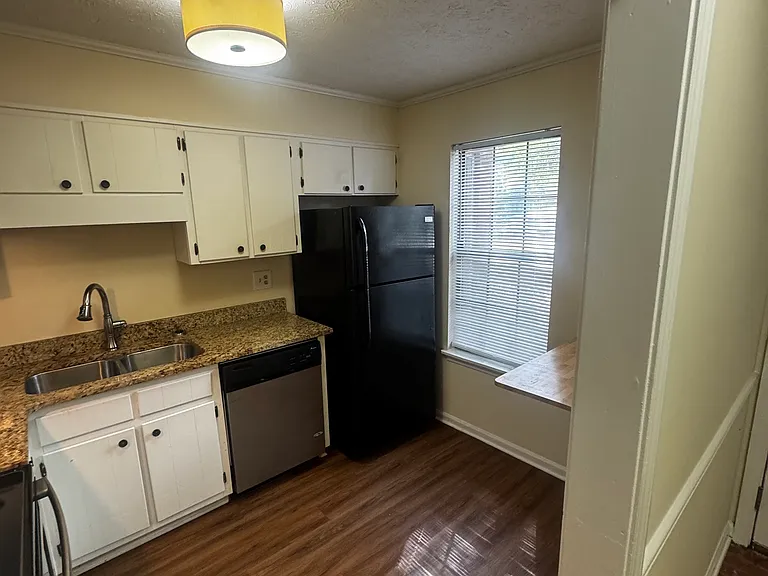 482 Huntington Rd — Photo 10
