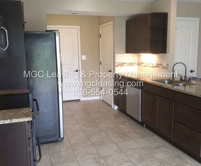 9444 N Baltimore Ave — Photo 6