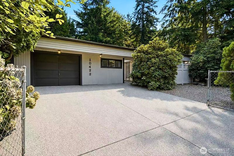2nd image of 10422 165th PL NE