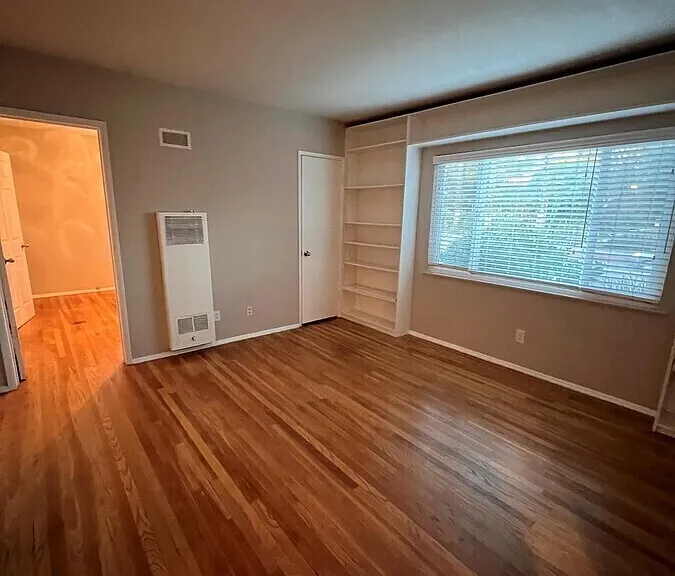 335 S Los Robles Ave #J — Photo 2