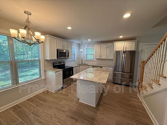 4th image of 3963 Talcott Ave