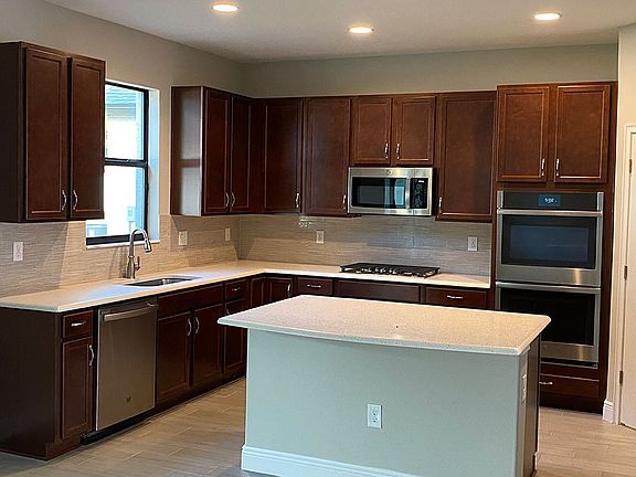 Saratoga - 3-Car Garage - New Home - Gourmet Kitchen Option