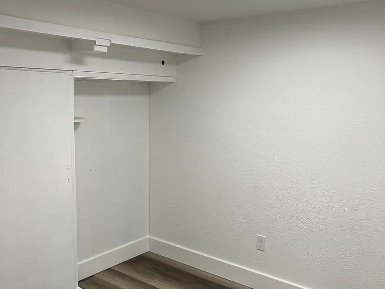 249 E Poplar St — Photo 5