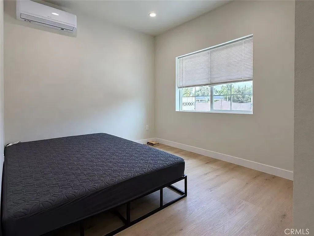 3 bed, 1000 sqft, $3,000 — Photo 4