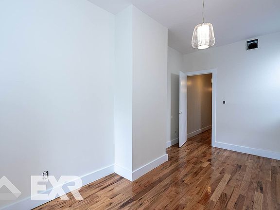 5th image of 840 Jefferson Ave APT 1B