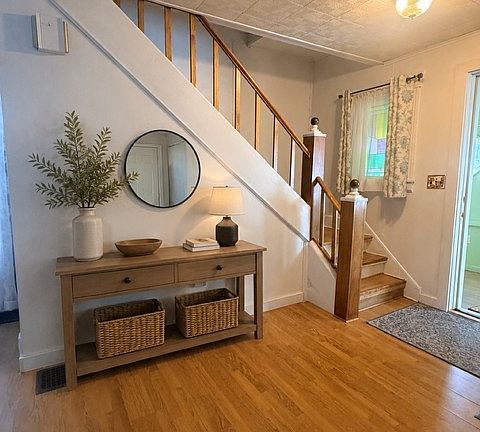 3rd image of 719 Seneca Pl