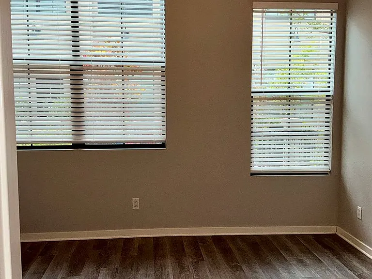 537 W Maple Ave — Photo 48