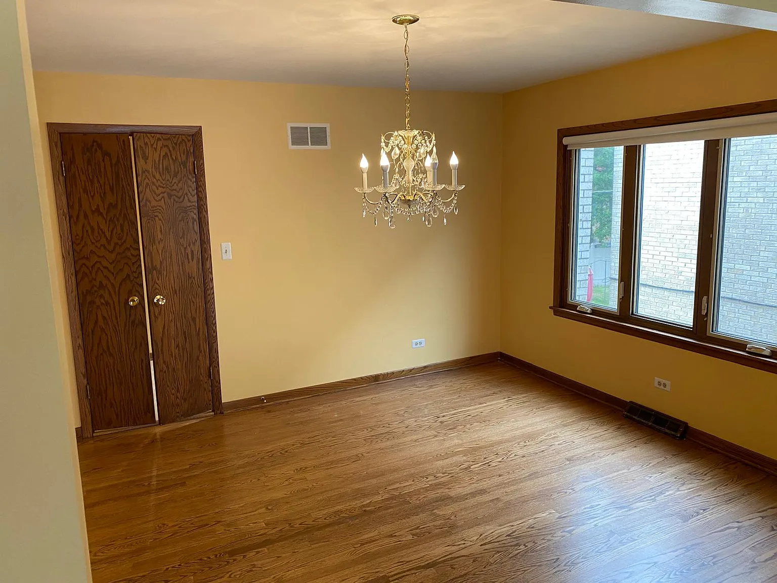 3 bed, 2200 sqft, $2,700 — Photo 4